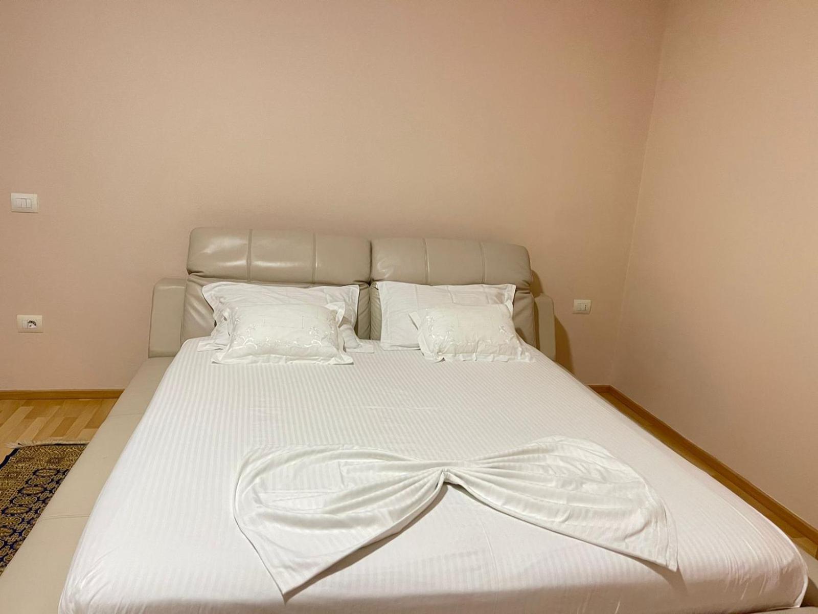 Apartament Xhemi's *