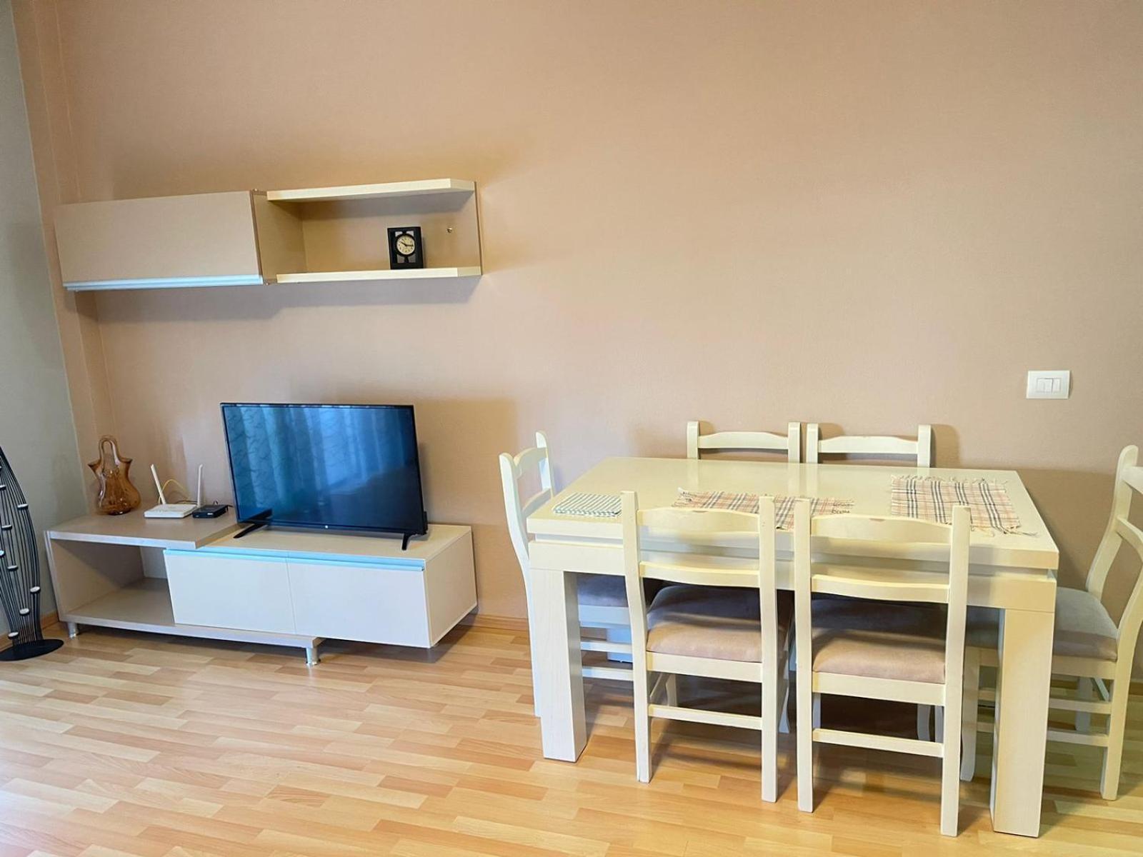 Apartament Xhemi's *